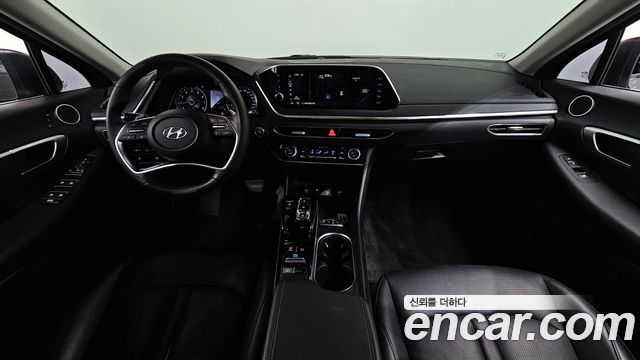 Hyundai Sonata — interior