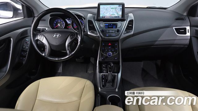 Hyundai Avante — interior