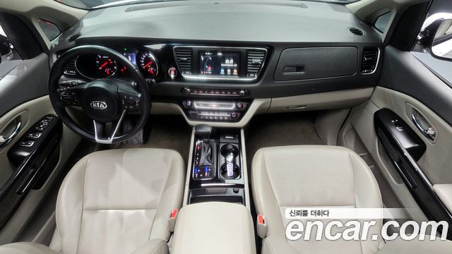 Kia Carnival — interior