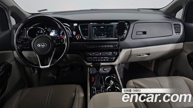 Kia Carnival — interior