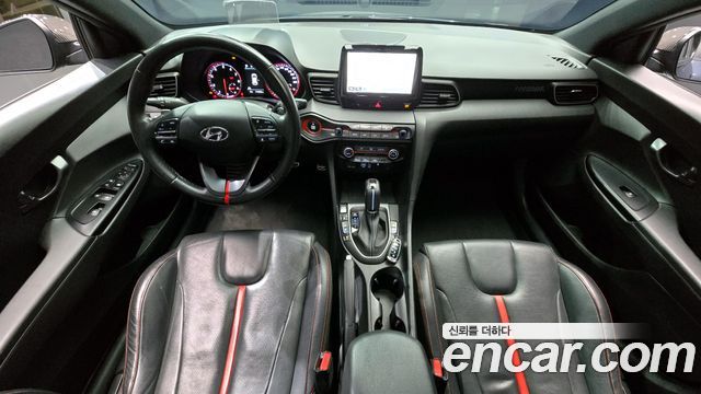 Hyundai Veloster — interior