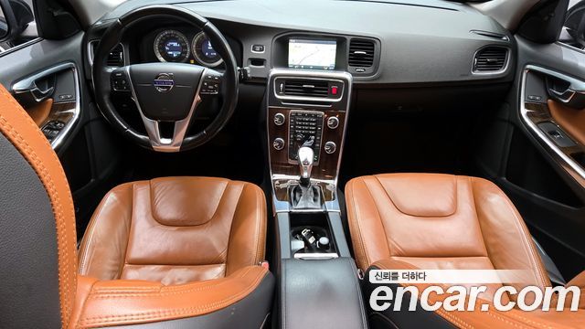 Volvo V60 — interior
