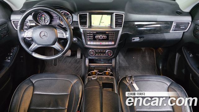 Mercedes-Benz M-Class — interior