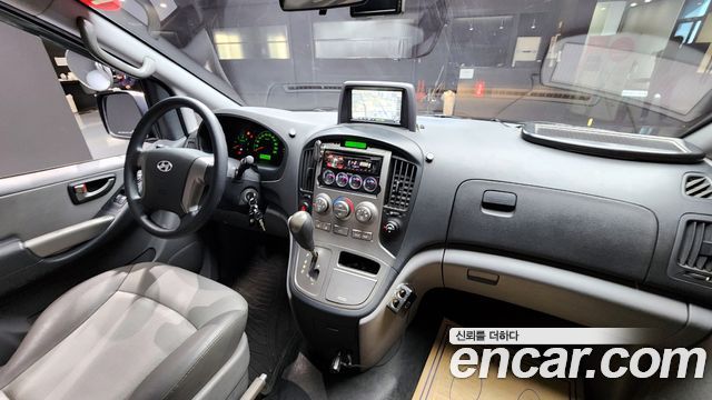 Hyundai Starex — interior