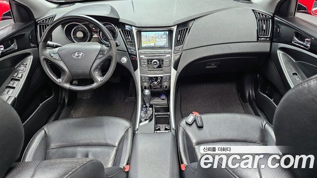 Hyundai Sonata — interior