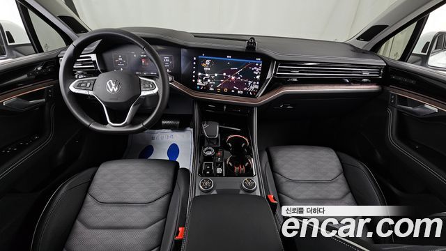 Volkswagen Touareg — interior