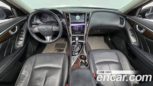 Infiniti Q50 — interior