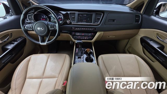 Kia Carnival — interior
