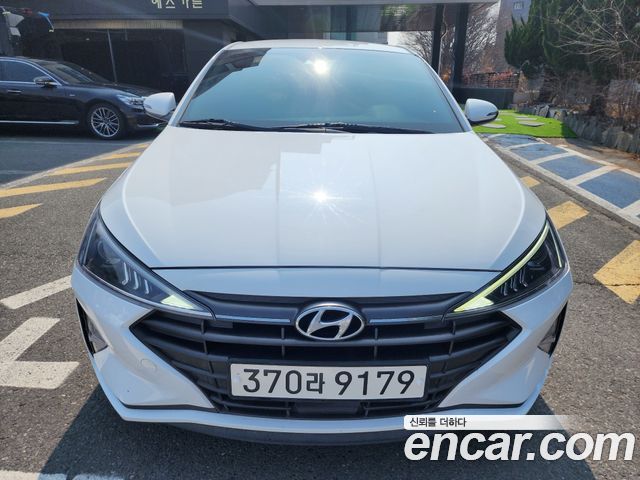 Hyundai Avante — exterior