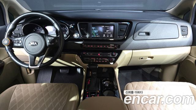 Kia Carnival — interior