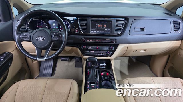 Kia Carnival — interior