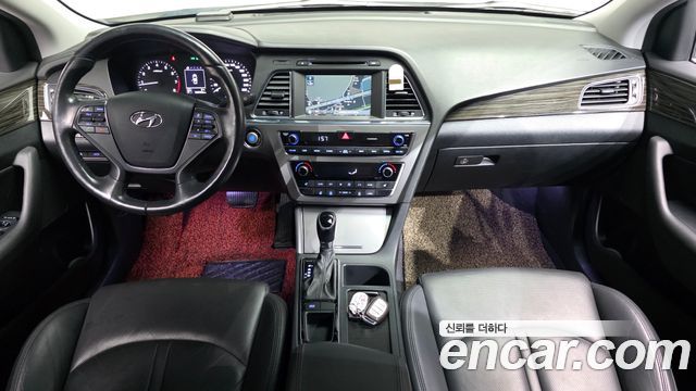 Hyundai Sonata — interior