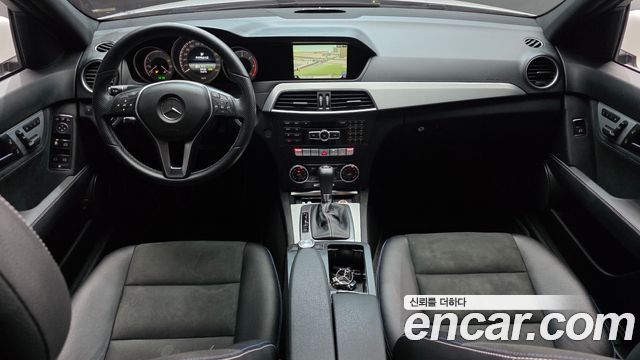 Mercedes-Benz C-Class — interior