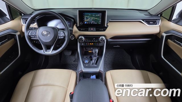 Toyota RAV4 — interior