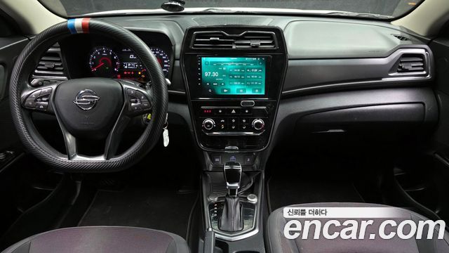 KG Mobility Tivoli — interior