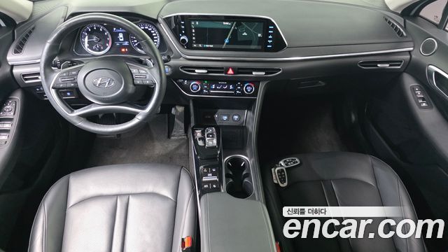 Hyundai Sonata — interior