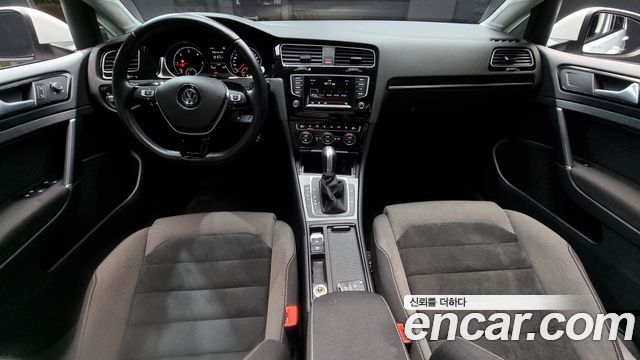 Volkswagen Golf — interior