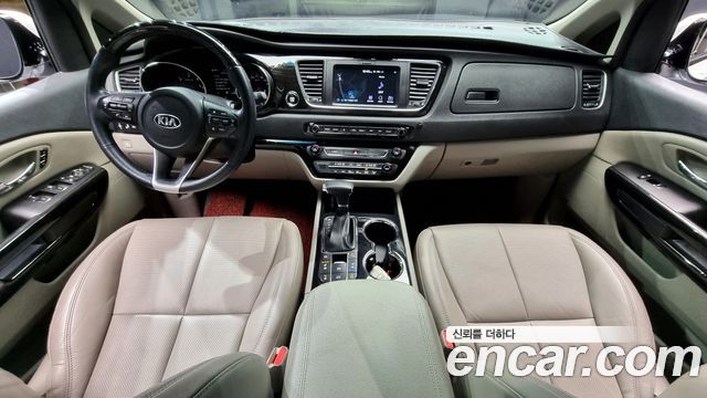 Kia Carnival — interior