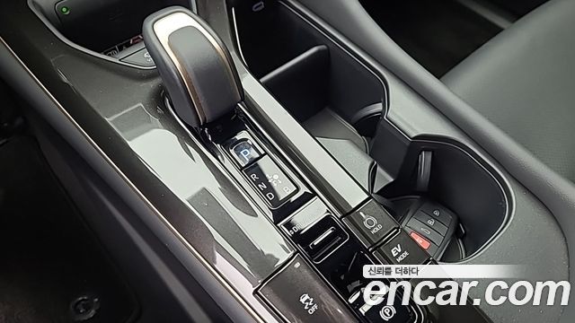 Toyota Crown — interior