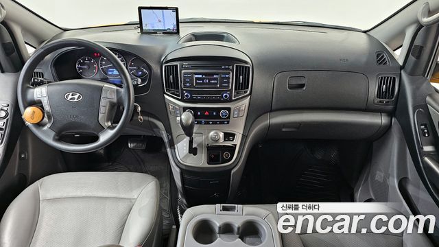 Hyundai Starex — interior