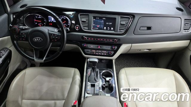 Kia Carnival — interior