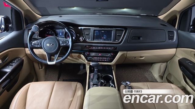 Kia Carnival — interior