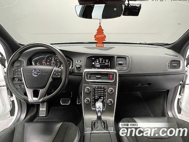 Volvo S60 — interior