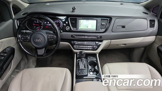 Kia Carnival — interior