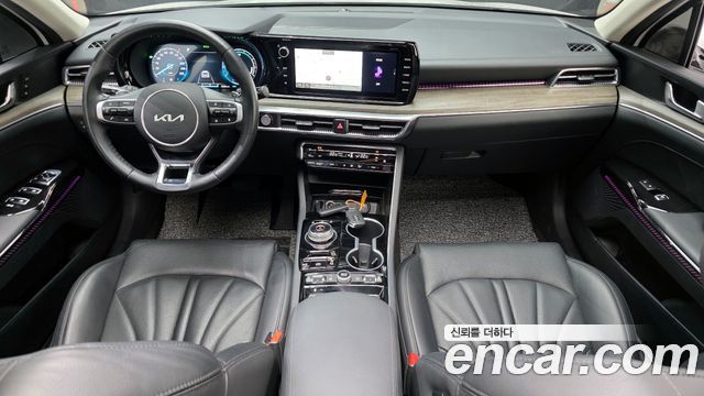 Kia K5 — interior