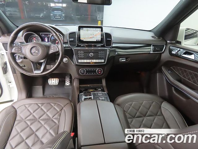 Mercedes-Benz GLS-Class — interior