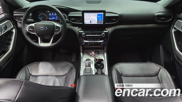 Ford Explorer — interior