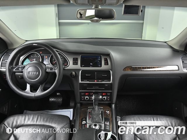 Audi Q7 — interior