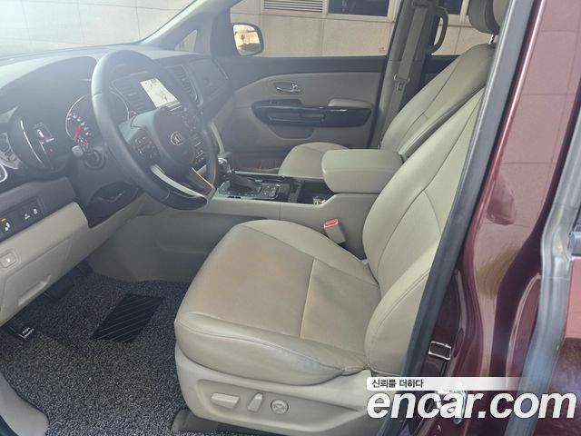 Kia Carnival — interior