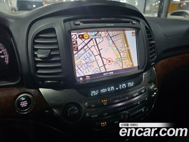 KG Mobility Chairman — interior