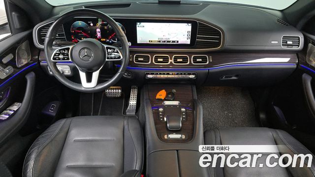 Mercedes-Benz GLE-Class — interior