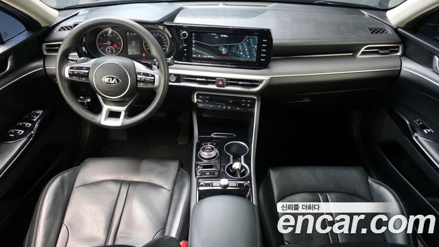 Kia K5 — interior