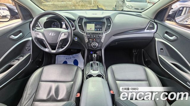 Hyundai Santa Fe — interior