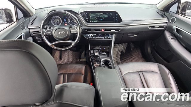 Hyundai Sonata — interior