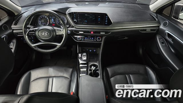Hyundai Sonata — interior