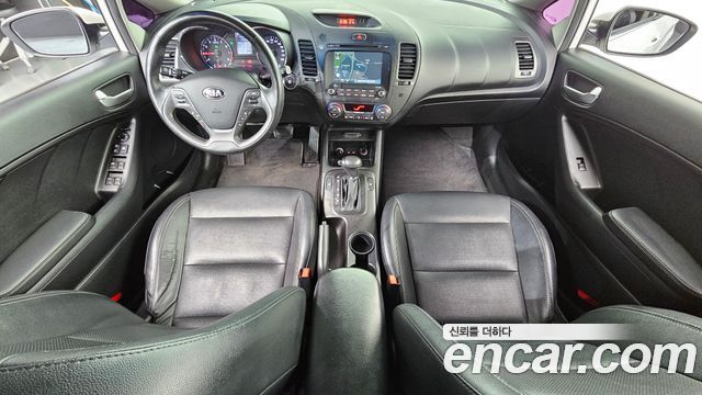 Kia K3 — interior
