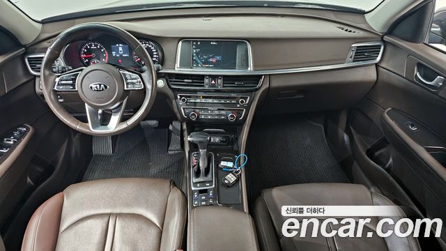 Kia K5 — interior