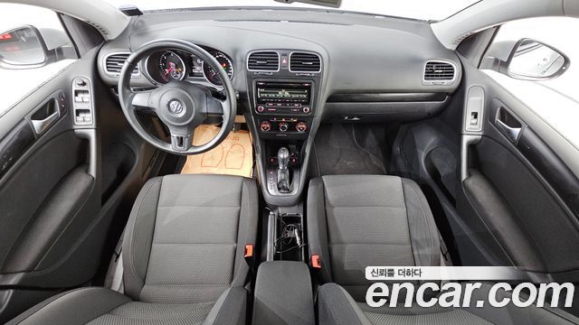 Volkswagen Golf — interior