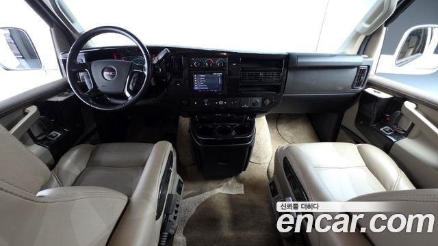 GMC Savana — interior