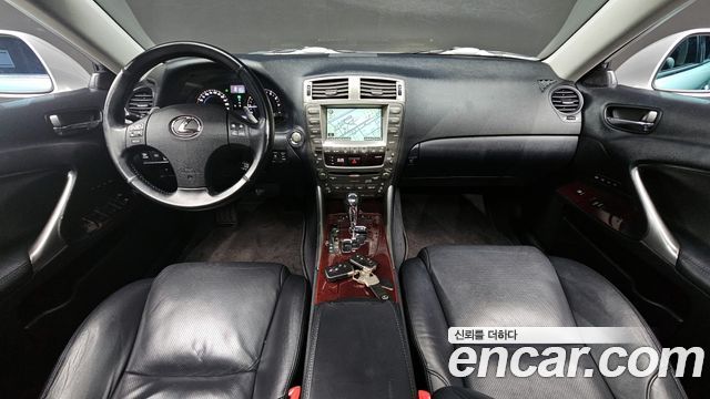 Lexus IS — interior