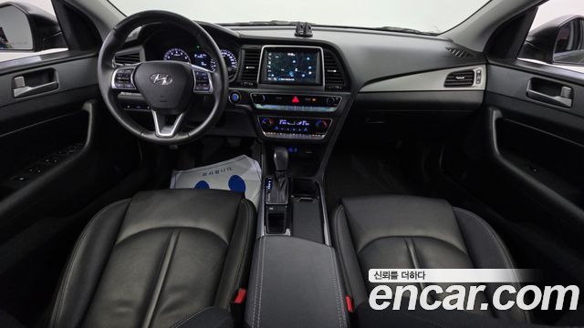 Hyundai Sonata — interior