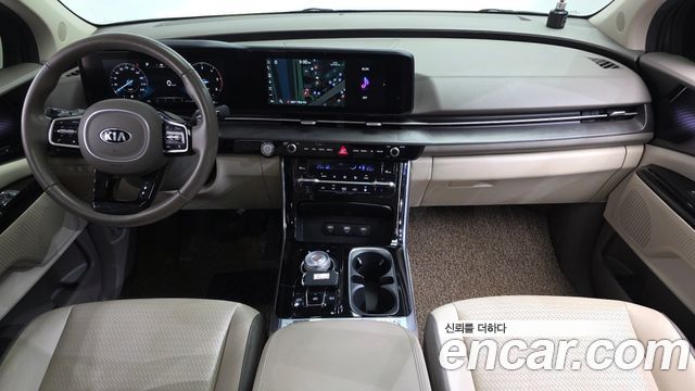 Kia Carnival — interior