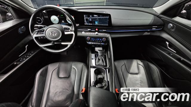 Hyundai Avante — interior