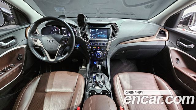 Hyundai Santa Fe — interior