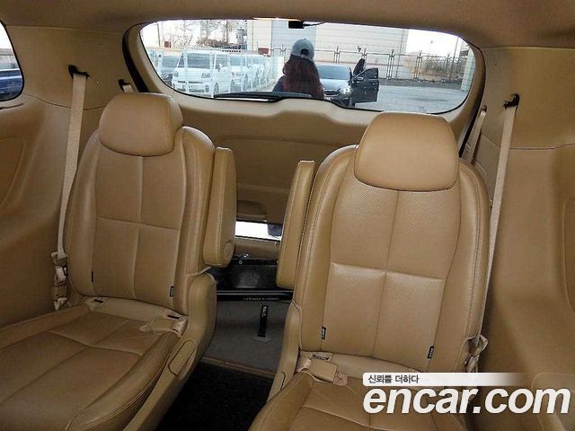 Kia Carnival — interior