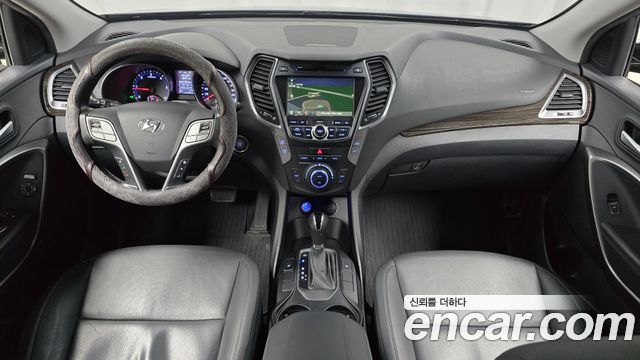 Hyundai Santa Fe — interior
